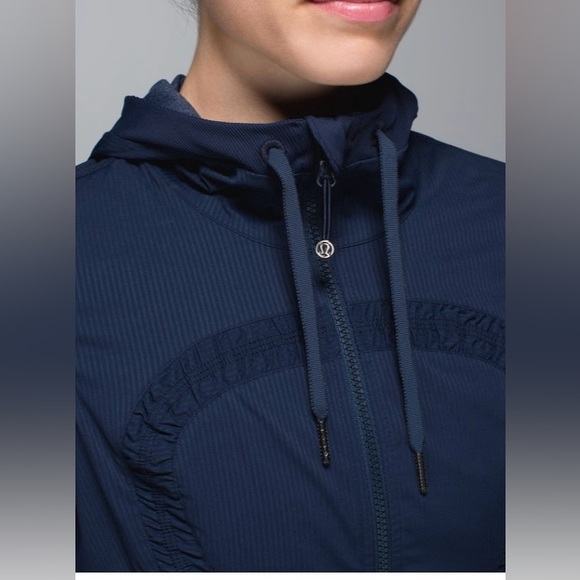 Lululemon Dance Studio Jacket III in black and gray reversible - Picture 3 of 9